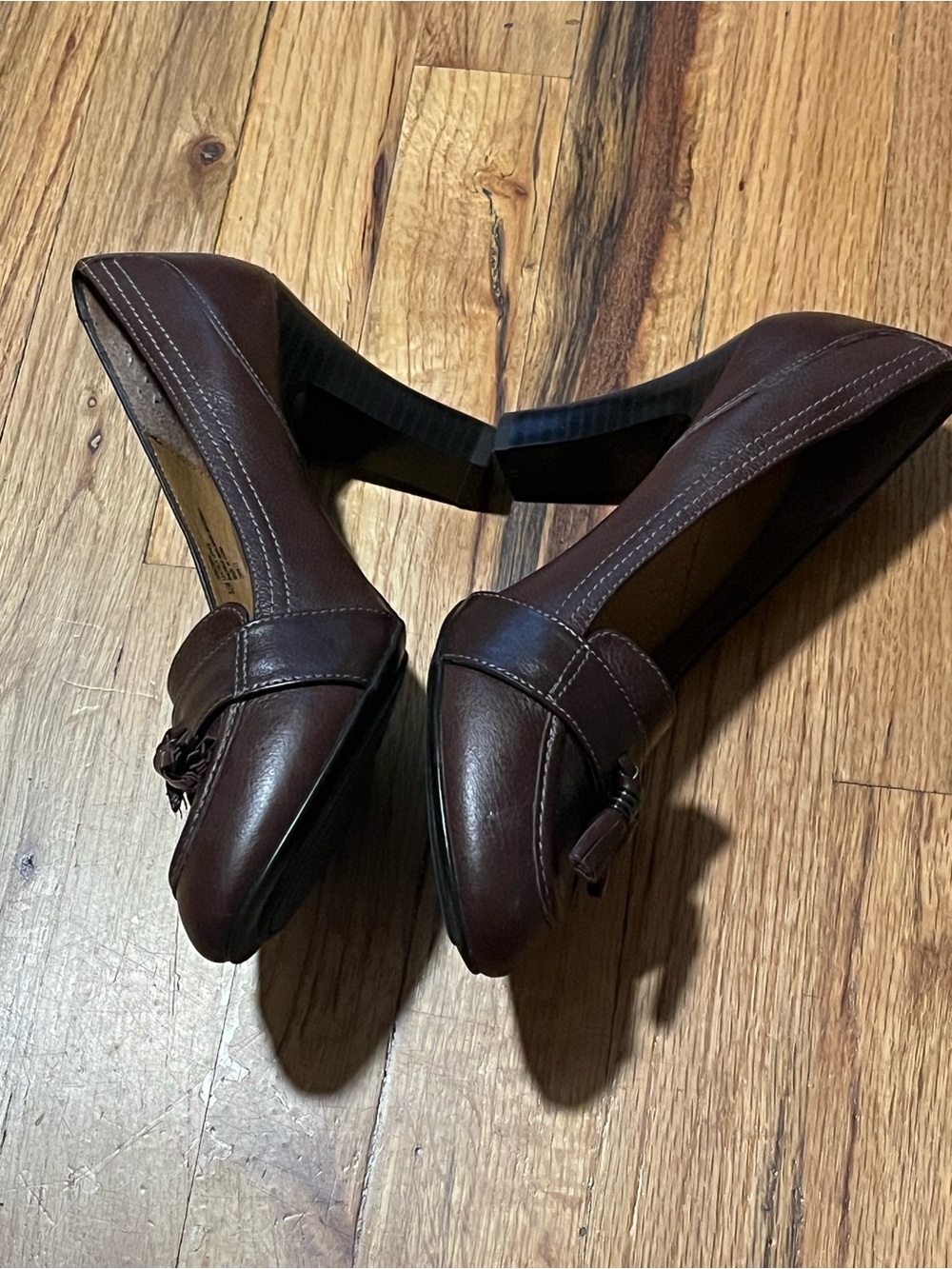 EuroSoft by Sofft Brown Leather Tassel Heels Size 8.5 Comfort Dress Pumps 3.5” H - Picture 3 of 9